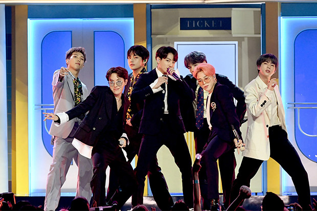 BTS Raih Posisi Pertama...