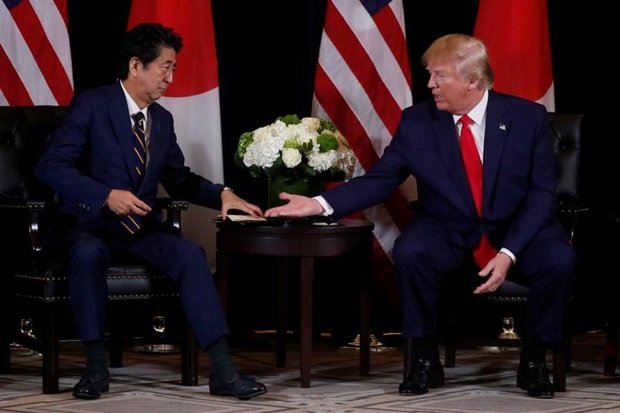 Trump Sebut Shinzo Abe...