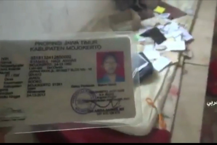 Pemberontak Geledah...