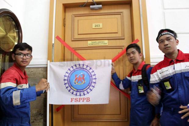 Gugat Privatisasi, Serikat...