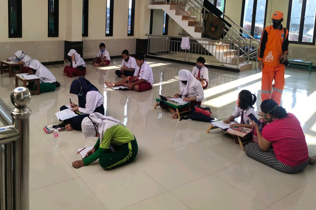 Inspiratif, Petugas...