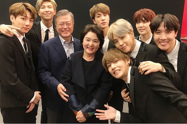 BTS Puncaki Billboard...