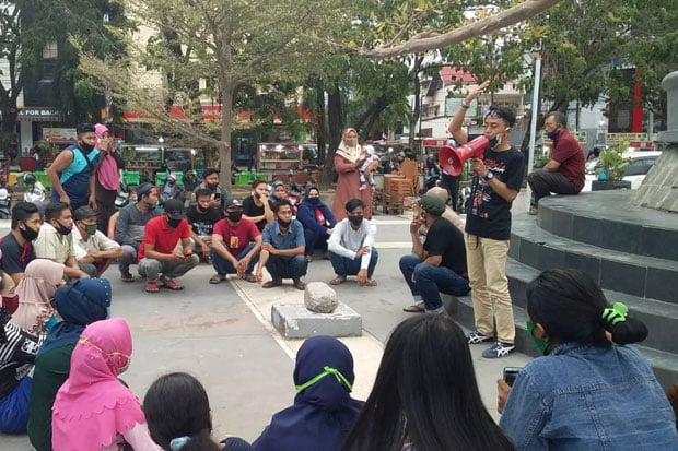 Sikapi Keluhan Warga,...