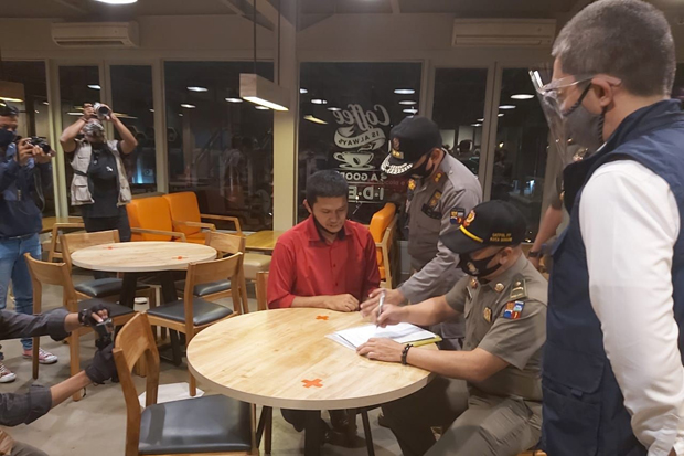Nekat Buka di Atas Pukul...