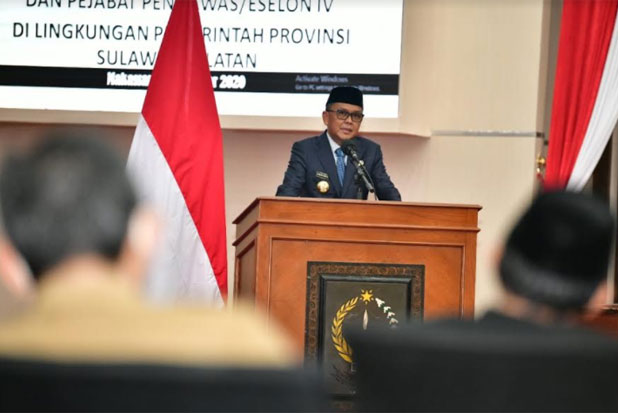 Kebijakan Populis, Gubernur...