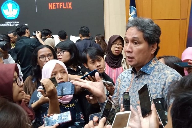 Program Seniman Masuk...