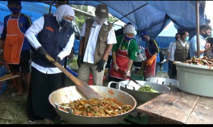 Pantau Dapur Umum Klaster...