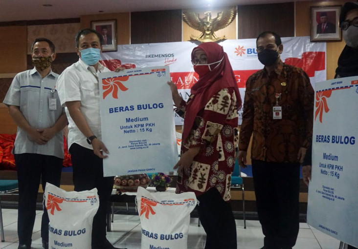 Bulog Mulai Distribusikan...