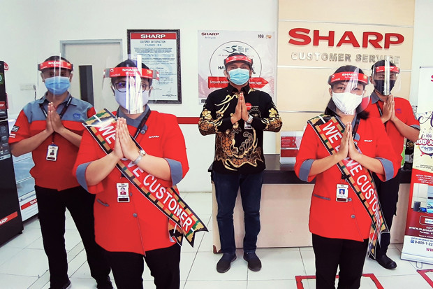 Sharp Bagikan Ratusan...