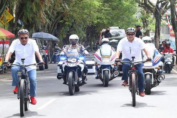 Naik Sepeda 25 Km, Pasangan...