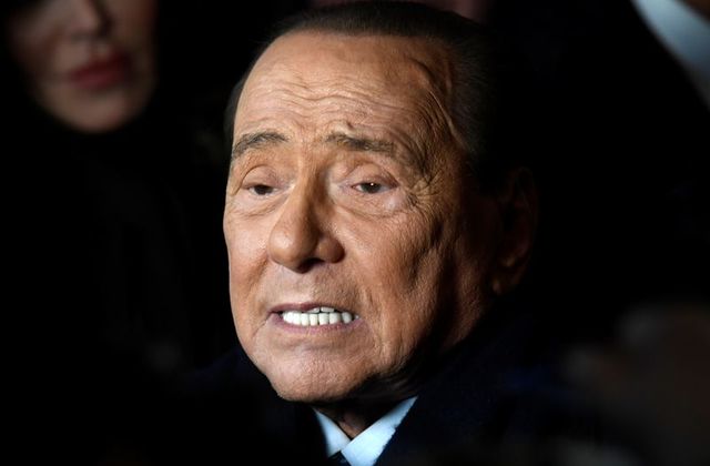 Berlusconi Derita Pneumonia...