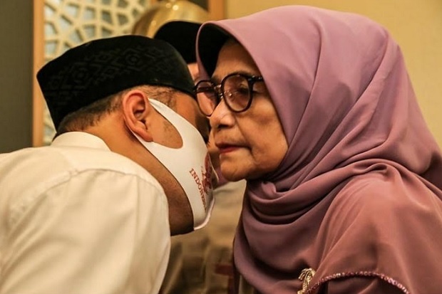 Dua Bisikan Ibunda Sertai...