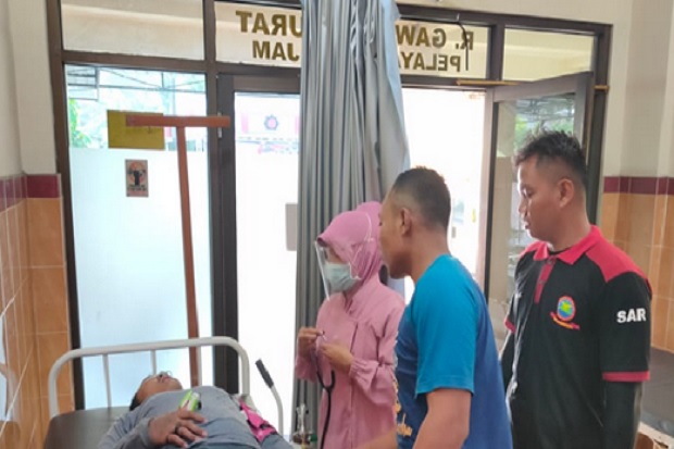 4 Wisatawan Digulung...