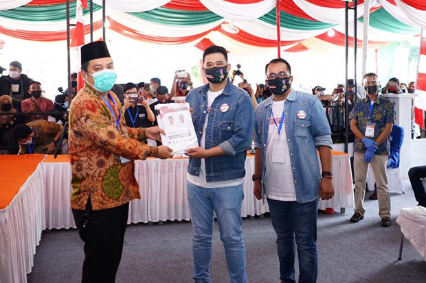 Kenakan Fashion Casual,...