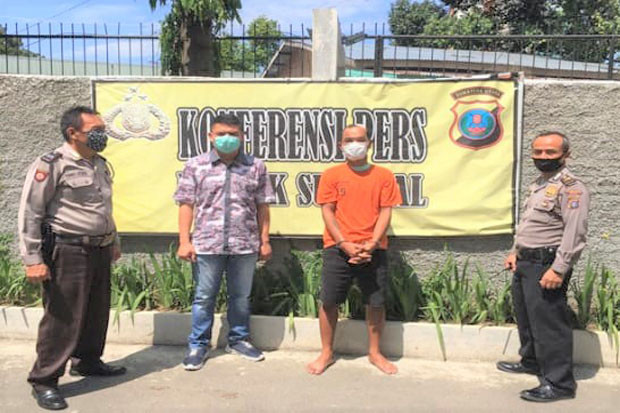 Lagi Dorong Sepeda Motor...