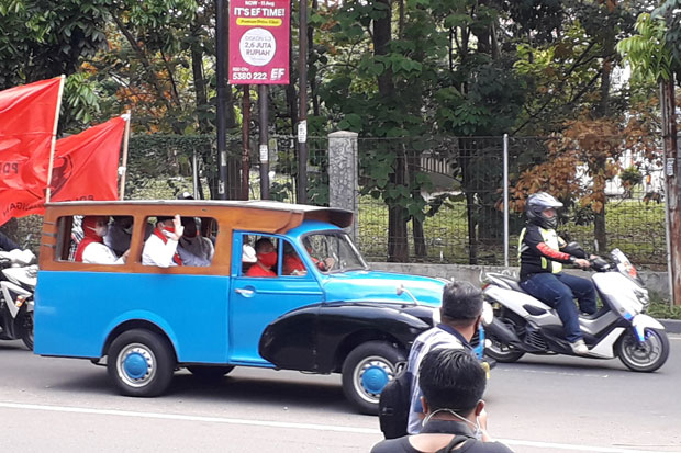 Numpang Oplet Si Doel,...