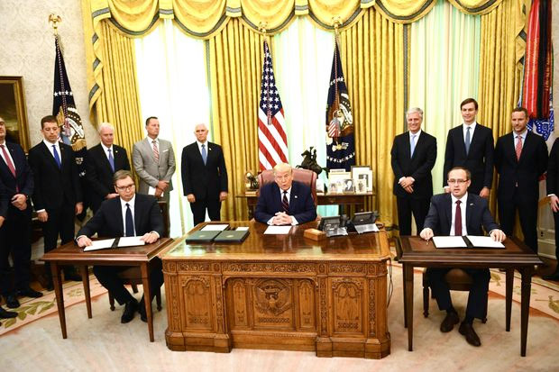 Trump Damaikan Serbia-Kosovo,...