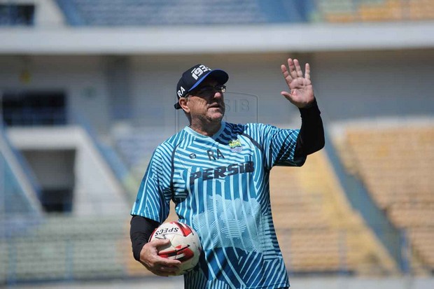 Robert Akui Persib Sempat...