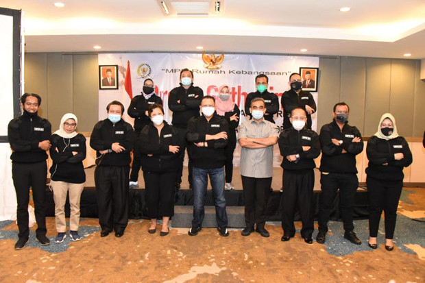 Berita Hoaks COVID-19,...