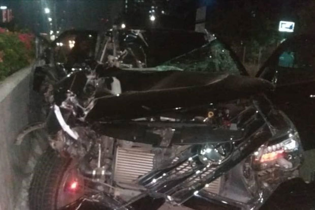 Seruduk Truk, Mobil...
