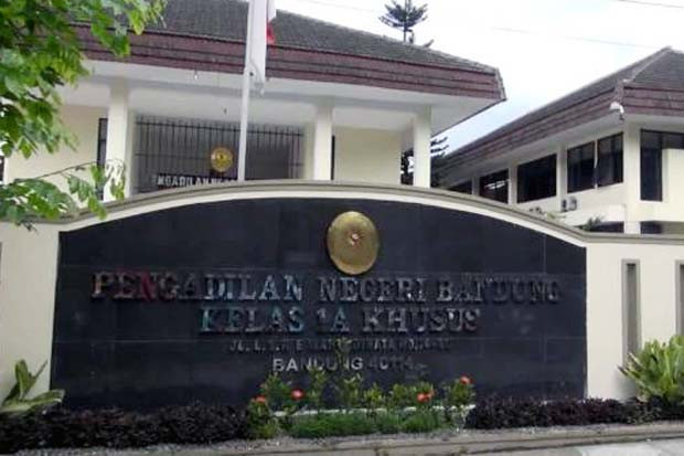 1 Hakim di PN Bandung...