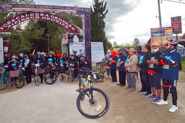 Geo Bike Kaldera Toba...