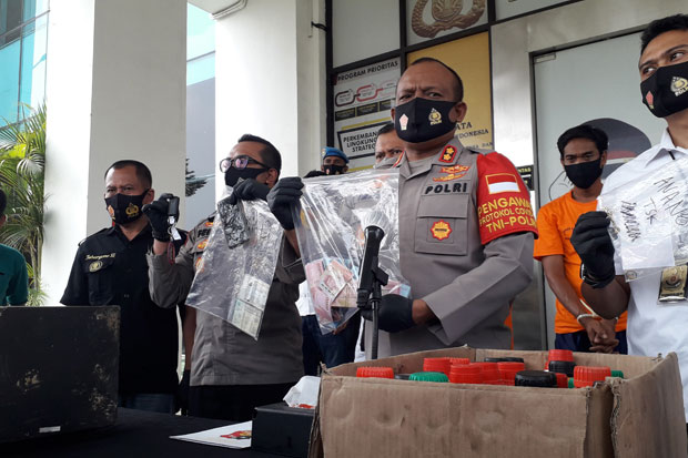 Brangkas Dibobol Sopir,...