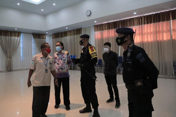 Tim Penjinak Bom Turut...