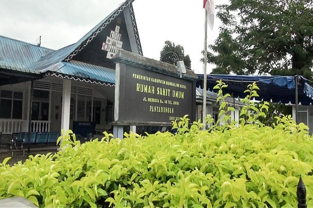 11 Tenaga Kesehatan...