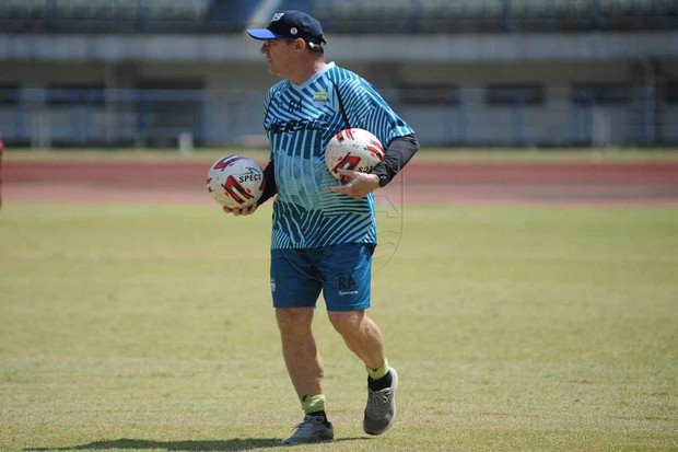 Robert Berharap Persib...