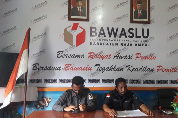 Bawaslu Raja Ampat Temukan...