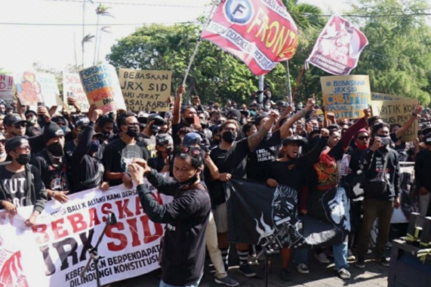 Ratusan Massa di Bali...