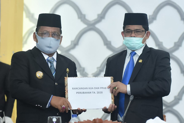 Aminullah Serahkan KUA...