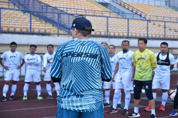Robert Ingin Persib...