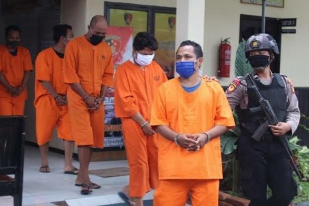 7 Pemalsu Surat Rapid...