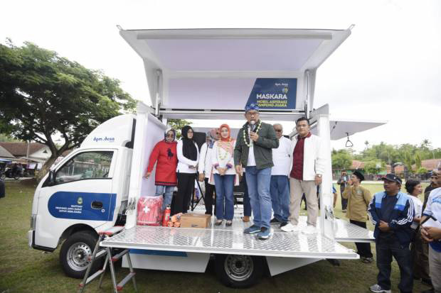 Pemprov Jabar Bagi-bagi...