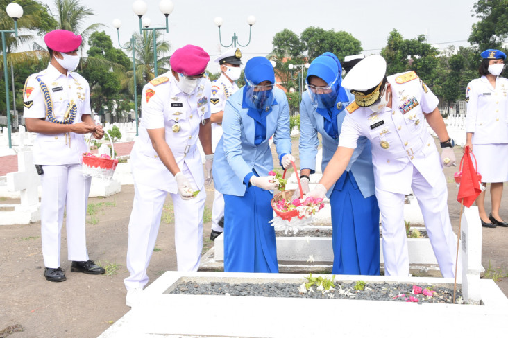 Sambut Hari Jadi TNI...