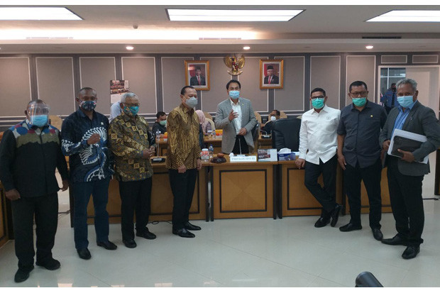 Revisi UU Otsus Papua,...