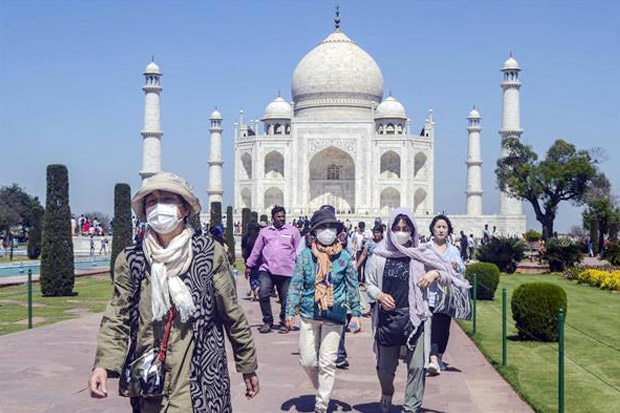 Taj Mahal Dibuka untuk...