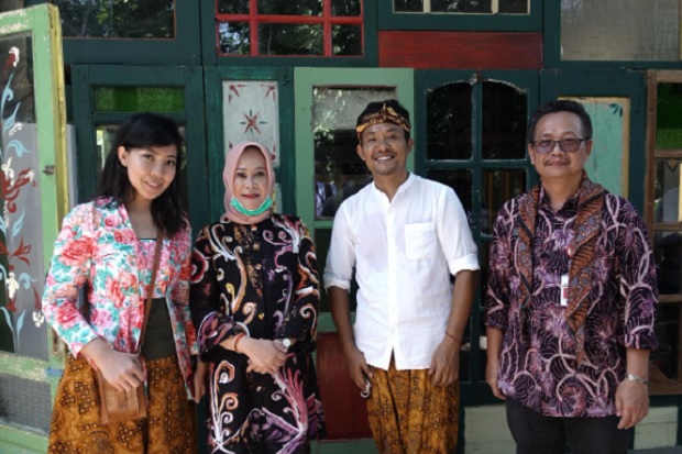 Kreatif, Kandang Ayam...