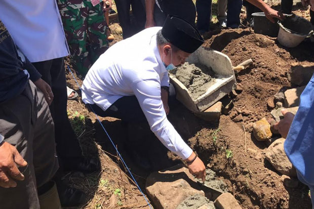 Hadiri Peletakan Batu...
