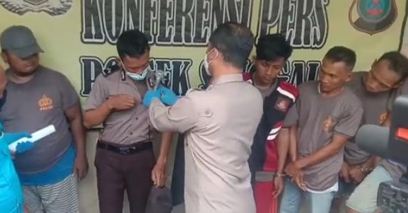 Delapan Polisi Gadungan...