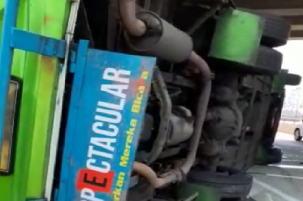 Bus Sahabat Terbalik...