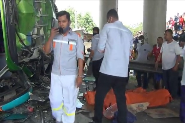 Tabrakan Maut di Tol...