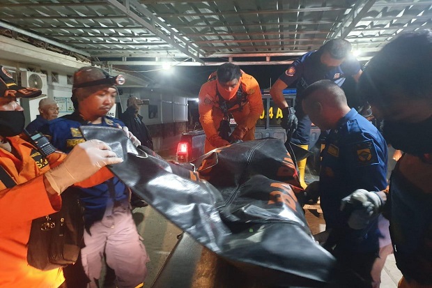 Perahu Terbalik Digulung...