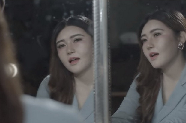 Kolaborasi dengan Via...