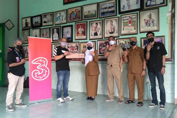 Tri Indonesia Bagi-bagi...