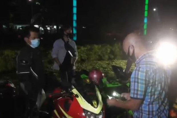 Tanpa Pelat Nomor dan...
