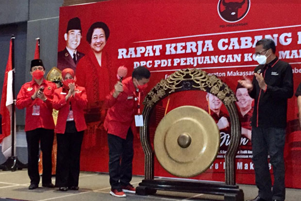 Hadiri Rakersus PDIP,...
