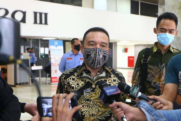 Jokowi Minta Luhut Kendalikan...